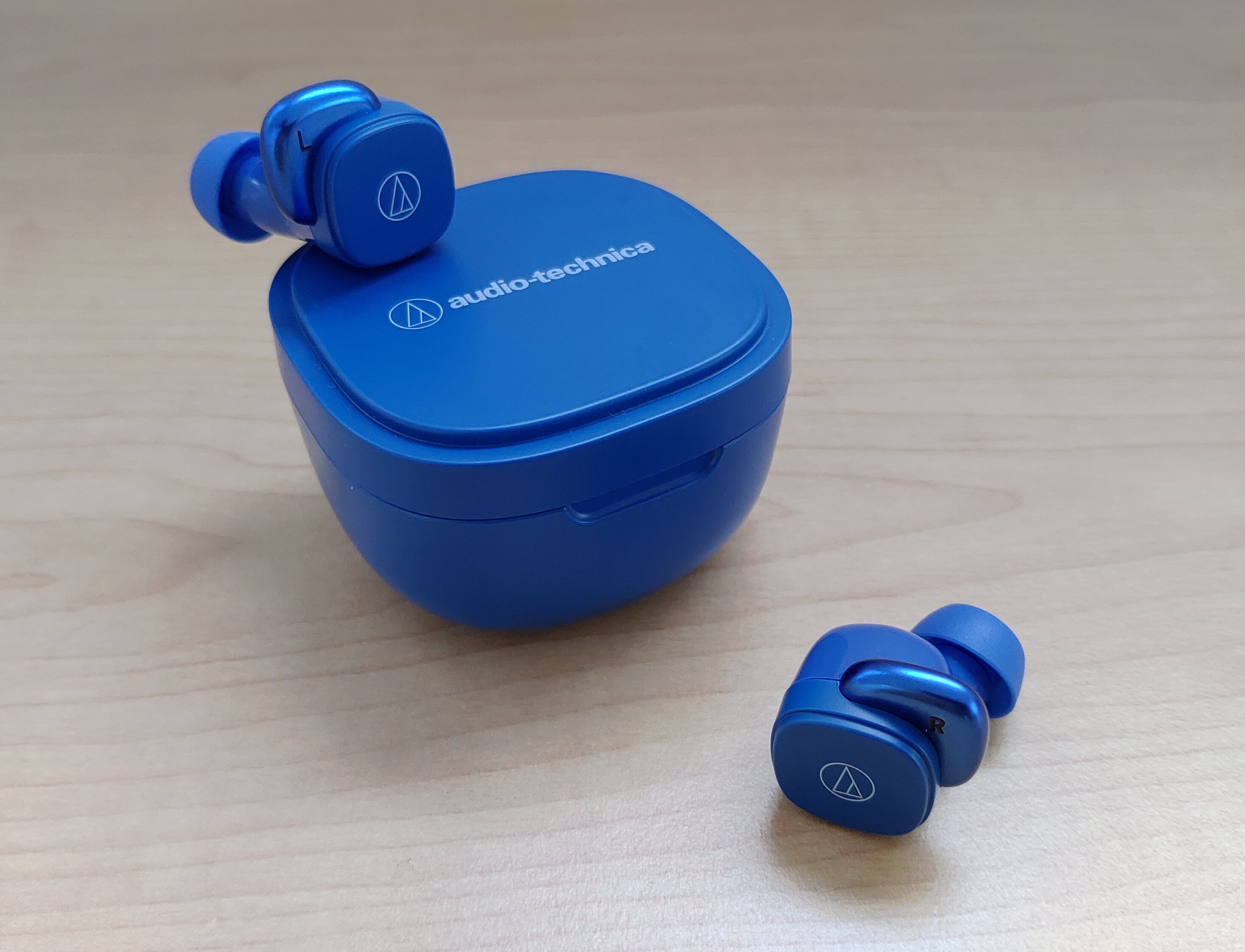 audio-technicaのATH-SQ1TW。ブルー